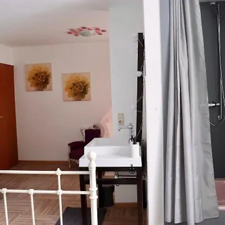 펜션 Big Childfriendly Holidayhome In The Eifel Grosslangenfeld