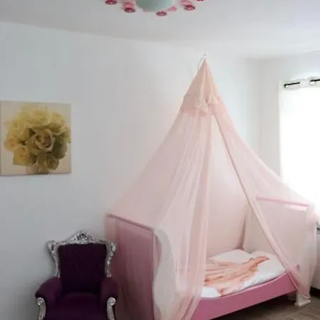 Big Childfriendly Holidayhome In The Eifel 펜션 Grosslangenfeld