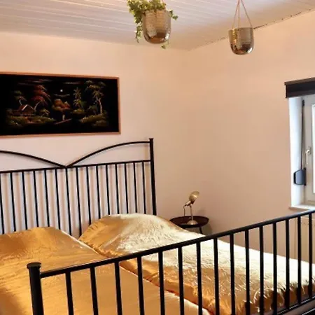 펜션 Big Childfriendly Holidayhome In The Eifel Grosslangenfeld