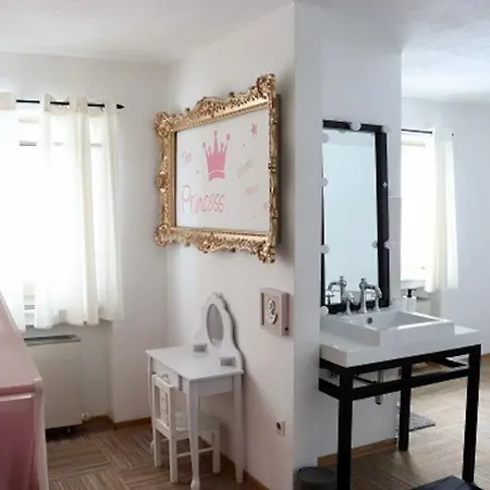 펜션 Big Childfriendly Holidayhome In The Eifel Grosslangenfeld